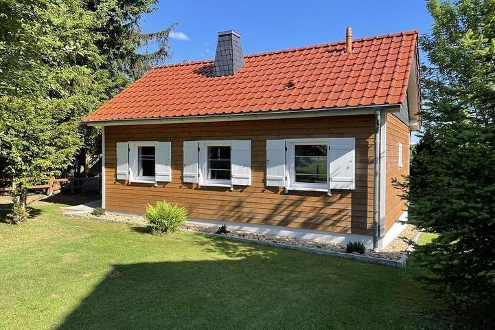 Ferienhaus für 4 Personen, mit Terrasse und Garten