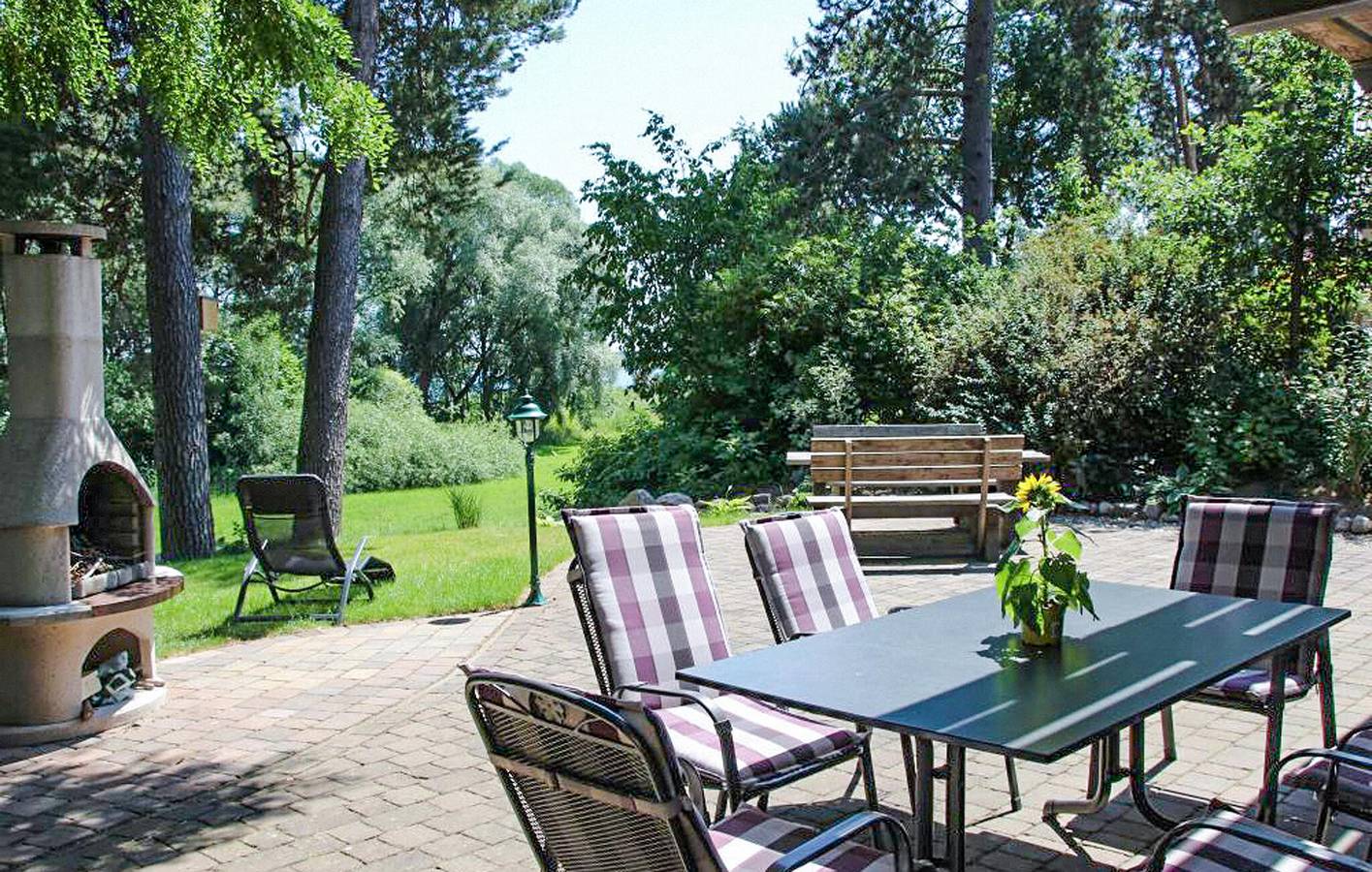 Apt am Strand mit WiFi, TV, Parkplatz und Terrasse in Röbel, Müritz