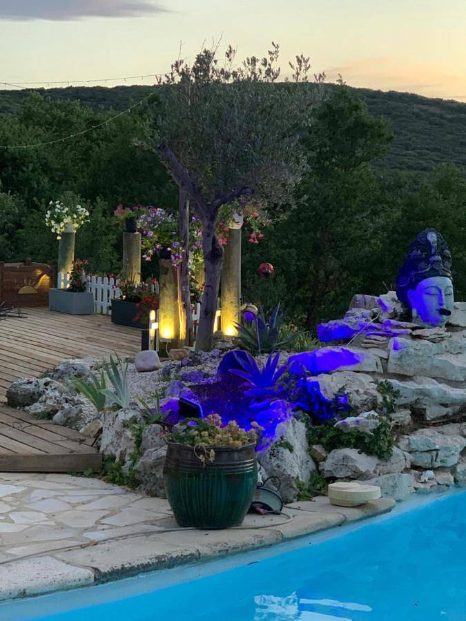 Location de vacances pour 4 personnes, avec piscine ainsi que jardin et vue à Saint-Montan - 4