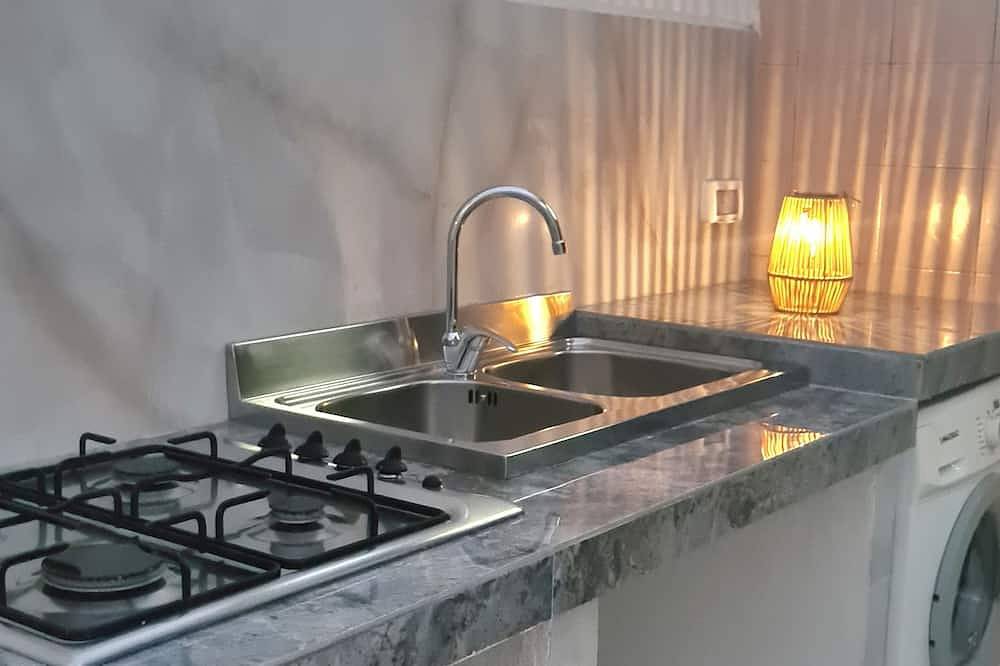 Room with private bathroom 200mt from the sea in Taviano, Golfo de Tarento