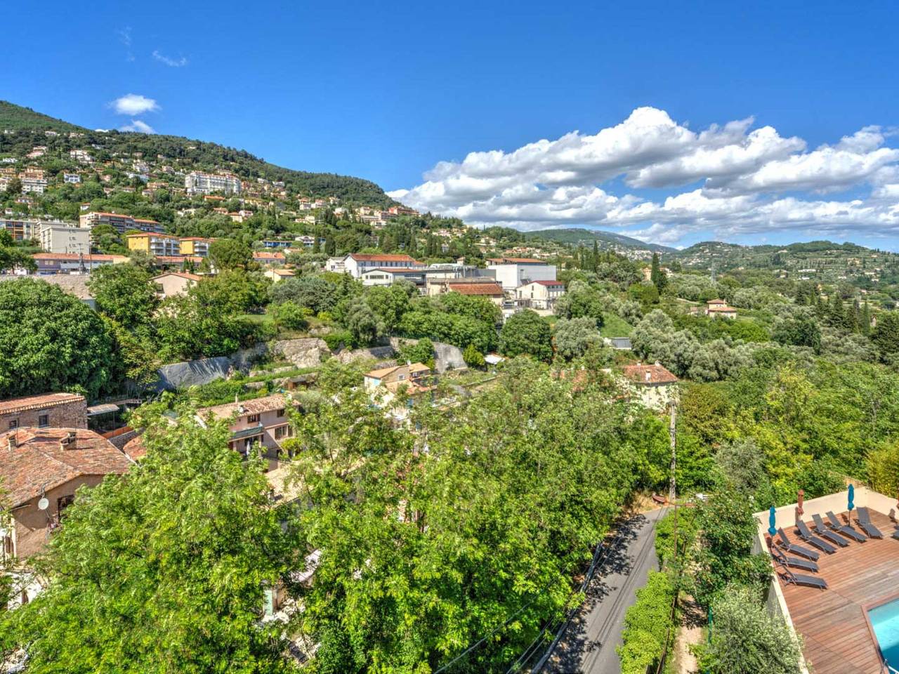 Appartement entier, Appartement confortable avec piscine et balcon, à 700 m du centre-ville de Grasse in Grasse, Côte méditerranéenne (France)