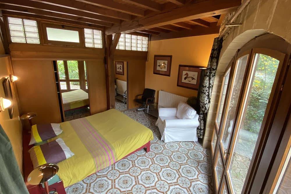 Luxury family villa in the heart of Gascony. Large pool & gorgeous view in Tourdun, Gers