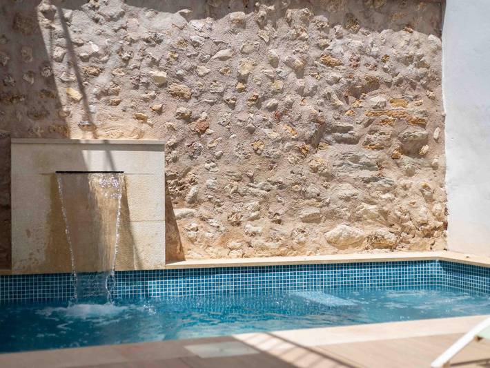 Schönes renoviertes Stadthaus mit Pool und Spa in Campanet in Campanet, Mallorca Inselmitte