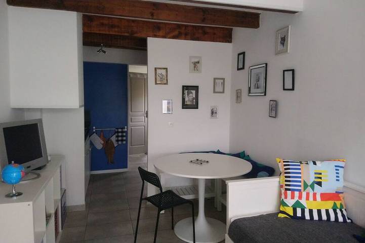 Gîte pour 2 personnes, avec piscine ainsi que jardin et terrasse à Montady - 2