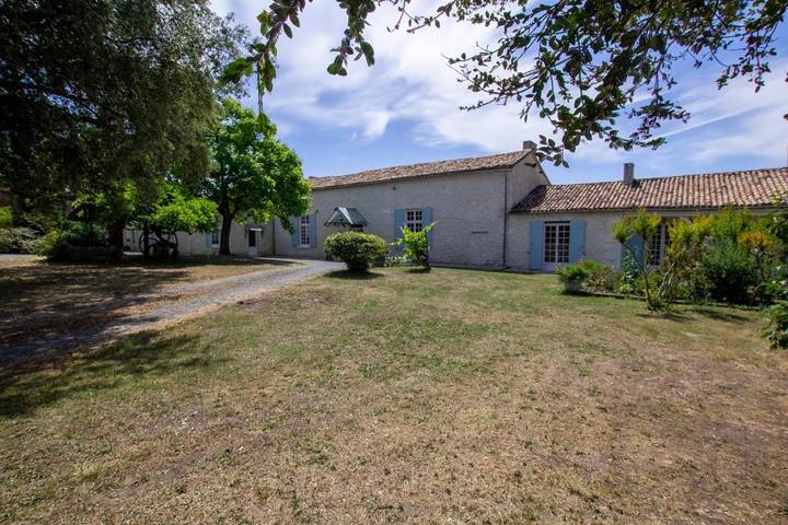 Location de vacances pour 10 personnes, avec piscine ainsi que vue et jardin à Pomport - 4
