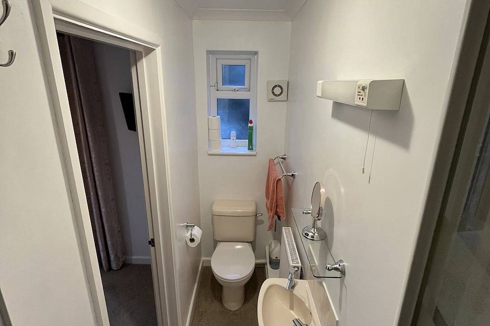 Ganze Wohnung, Geräumiges Apartment mit 1 Schlafzimmer, Parkplatz abseits der Straße und kostenfreiem Wlan in Plymouth, Südwestengland