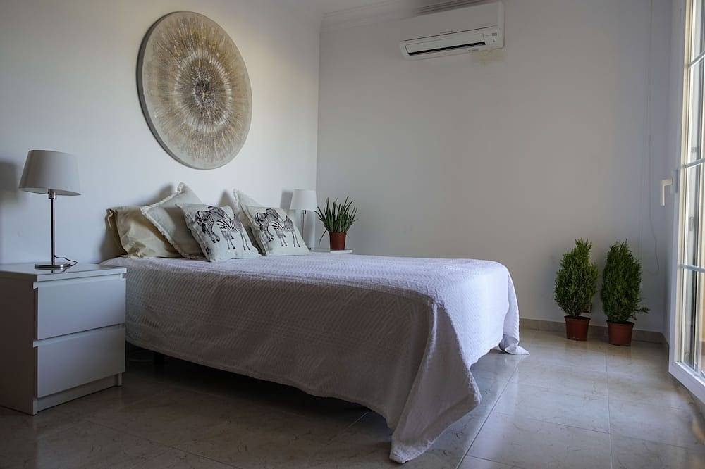 Villa mit Meerblick, privatem Pool, 7 Zimmern, 2 Wohnzimmern, 2 Küchen, 4 Badezimmern in La Viña (Torre del Mar), Vélez-Málaga
