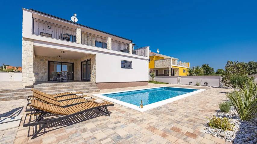 Ferienhaus für 11 Personen, mit Pool und Garten