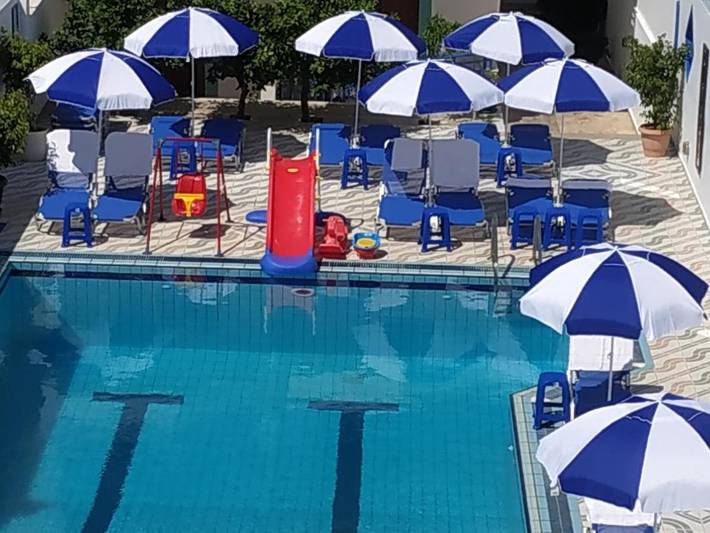 Appart’hôtel pour 4 personnes, avec vue ainsi que jardin et piscine, adapté aux familles