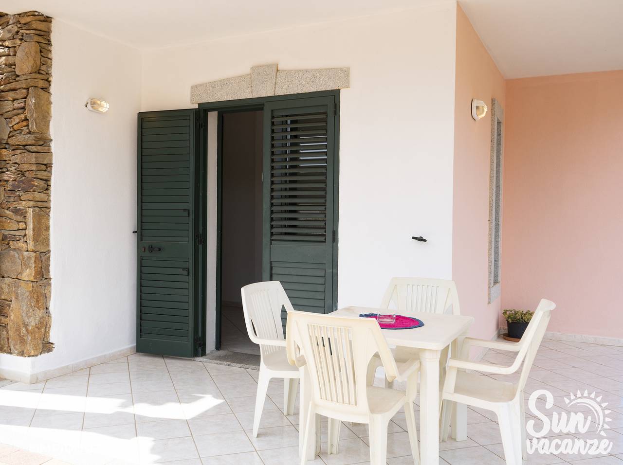 Casa de vacaciones 'Limpiddu 6' con vistas a las montañas, jardín compartido y balcón in Limpiddu, Olbia-Tempio