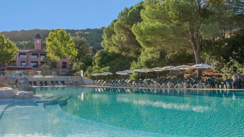 Location de vacances pour 6 personnes, avec terrasse et piscine à Grospierres - 4