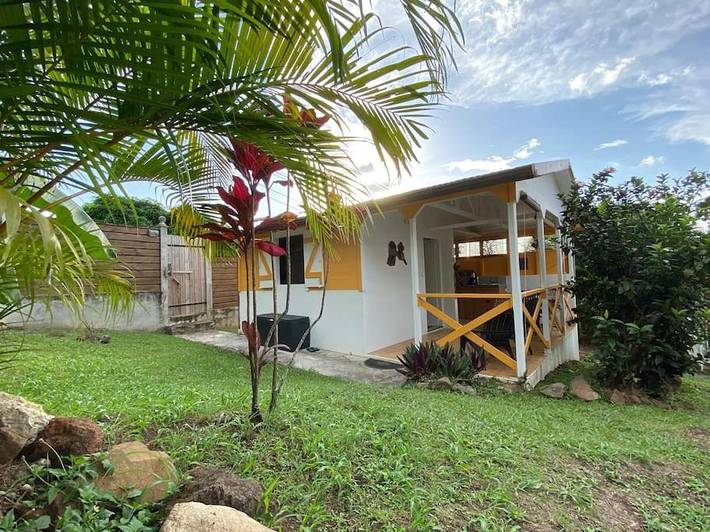 Chalet pour 2 personnes, avec piscine ainsi que jardin et vue