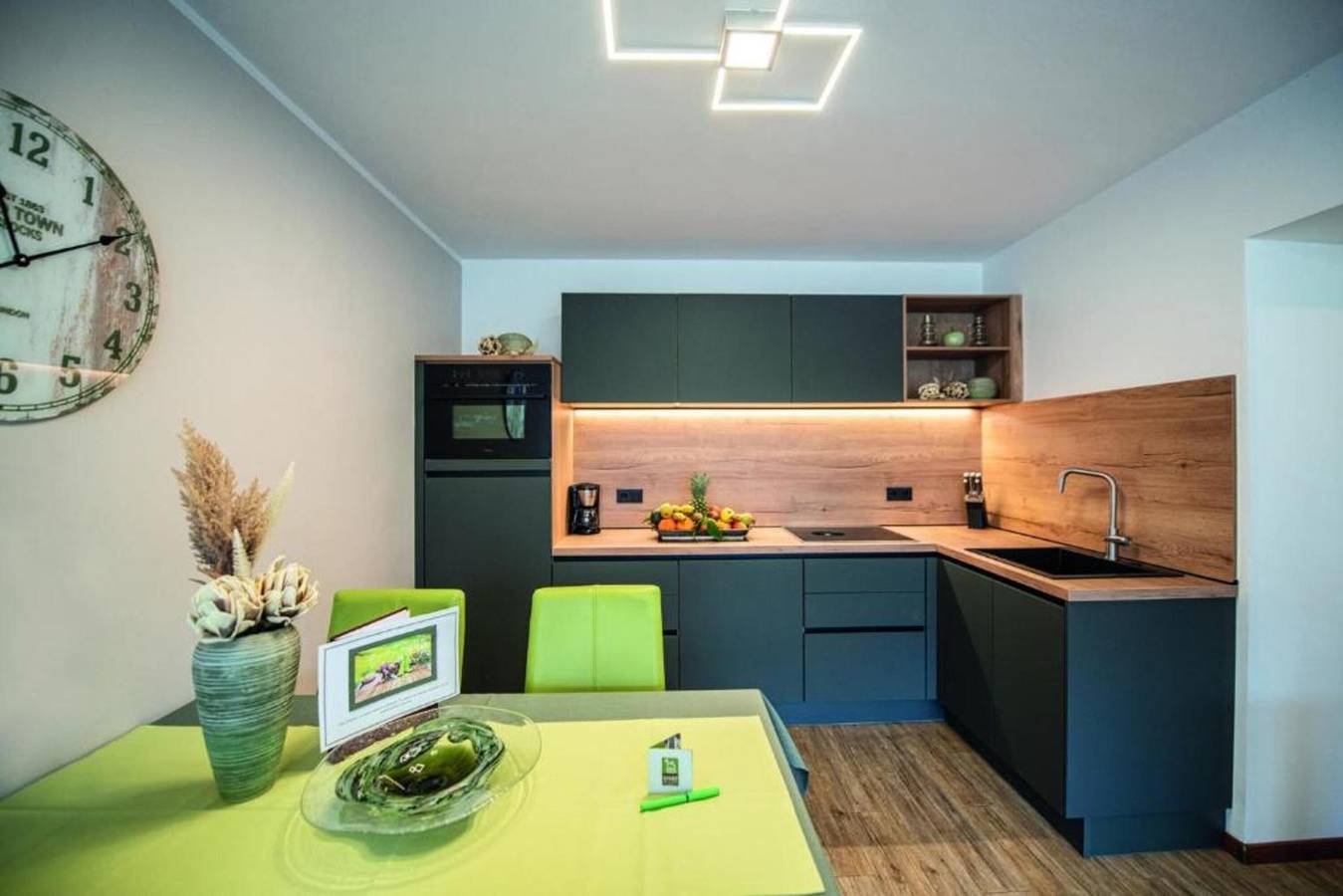 Entire apartment, Apartment 'Marie Christin' with Mountain View, Shared Terrace and Wi-Fi in Millan, Brixen