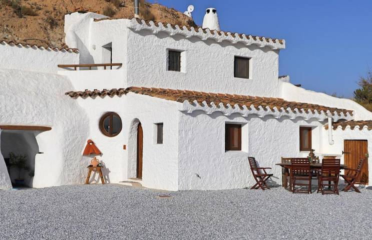 Casa de vacaciones para 6 personas, con vistas además de piscina y jardín - 1