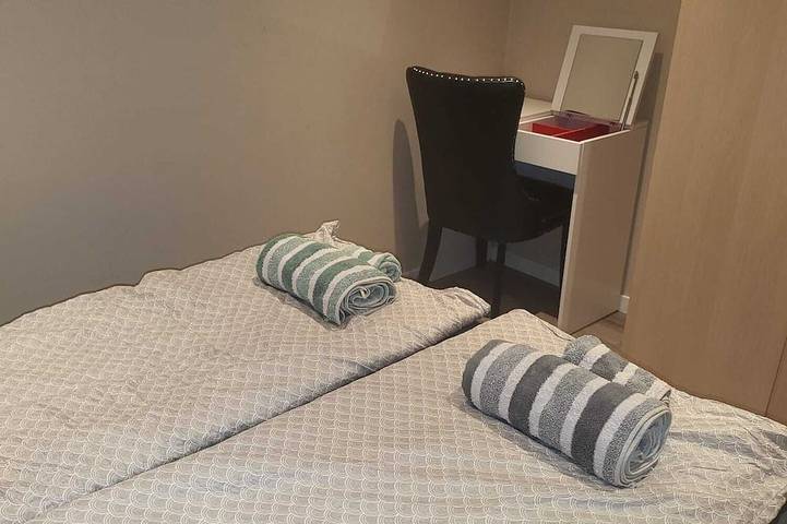Ganze Wohnung, Charming 1-bedroom apartment in nice Akershus with Wifi, Ac at Hanaborg train s. in Lørenskog