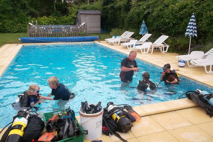 Gîte pour 4 personnes, avec piscine et jardin à Gibourne