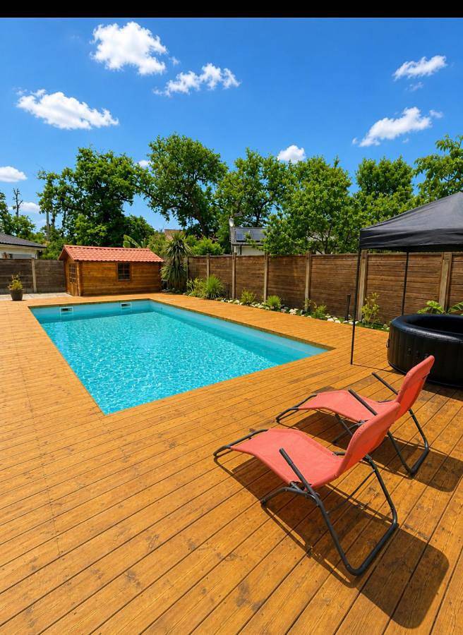 Maison de vacances pour 6 personnes, avec Jacuzzi et Terrasse ainsi que Jardin et Piscine à Saint-Jean-d'Illac