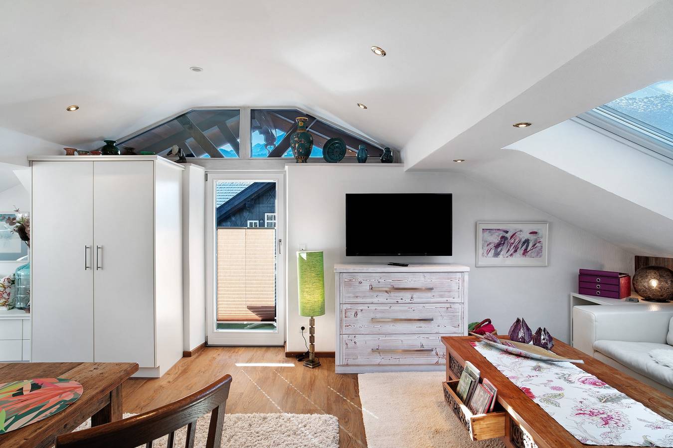 Entire studio, Studio 'Alpspitzblick Riedel' with Mountain View, Shared Garden and Wi-Fi in Garmisch-Partenkirchen, Bavarian Alps