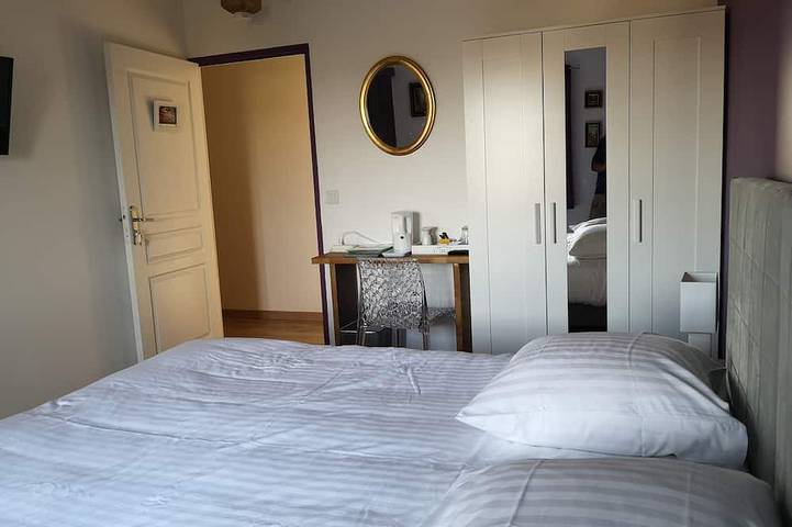 Gîte pour 9 personnes, avec jacuzzi ainsi que terrasse et jardin à Montillot - 3