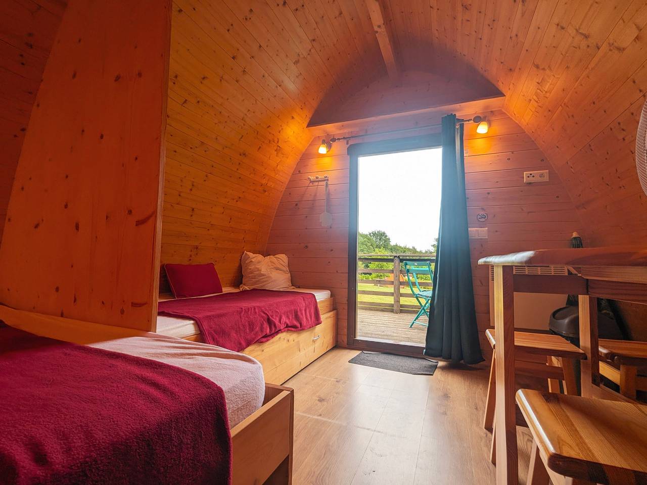 Cabane forestière en Berry près d'une base nautique in Pouligny-Notre-Dame, Région de La Châtre