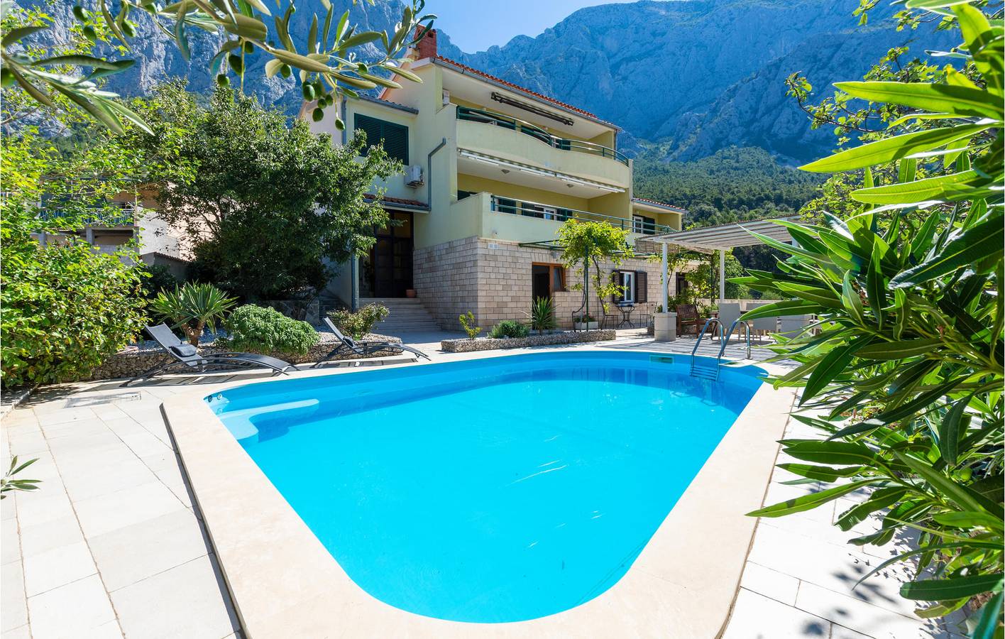 Gemütliche Ferienwohnung mit Terrasse, in der Nähe von Veliko Brdo und der Küste in Veliko Brdo, Makarska