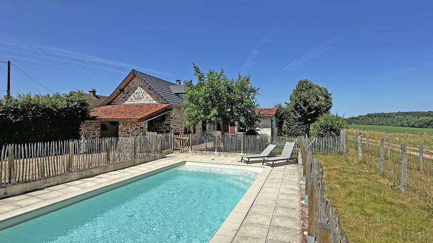 Gîte pour 10 personnes, avec jardin ainsi que piscine et terrasse à Château-Chervix - 4