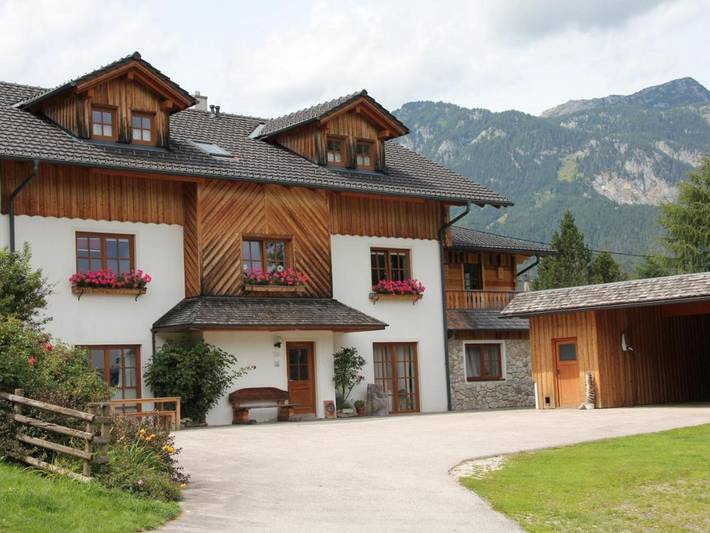 Ferienwohnung für 5 Personen, mit Balkon und Terrasse sowie Garten