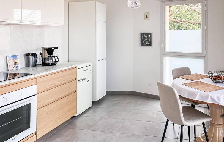 Appartement de vacances entier, Charmant appartement de 75 m² avec terrasse, Wi-Fi et parking près de Grimaud in Cogolin, Côte méditerranéenne (France)