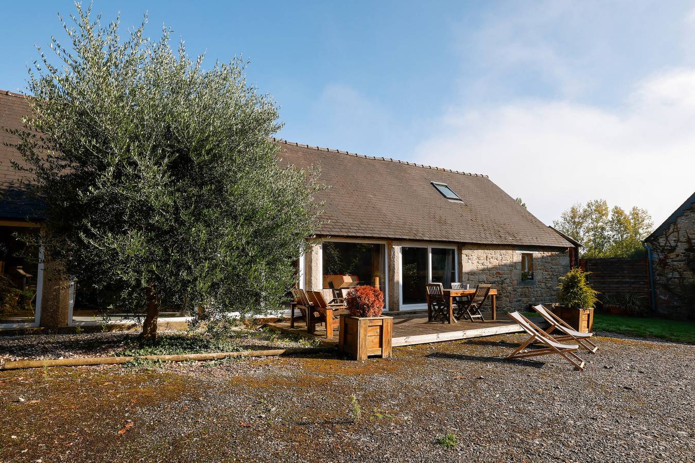 Holiday Home 'Loft Atypique Ancienne Étable' with jaccuzzi & sauna in Cléguérec, Pontivy region
