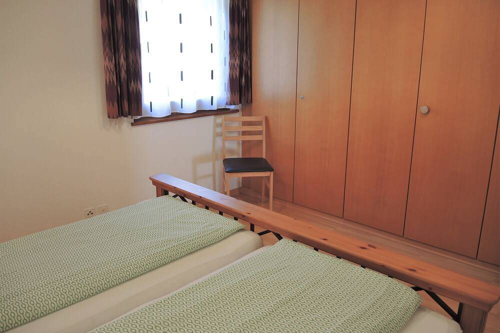 Gemütliches Ferien-Reihenhaus mit Aussenpool und Terrasse mit Panoramablick in Minusio, Tessiner Alpen