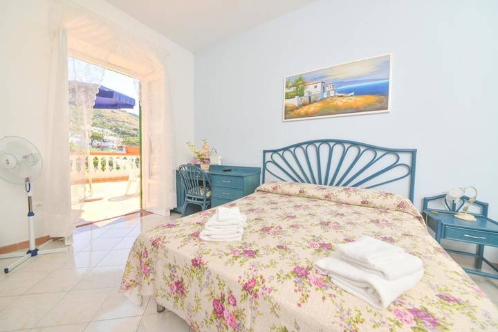 Hôtel pour 3 personnes, avec balcon ainsi que jardin et piscine dans Ischia - 2