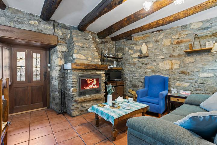 Apartamento entero, Apartamento 'Remolín' con vistas a la montaña y Wi-Fi in Cangas del Narcea, Parque Natural de las Fuentes del Narcea, Degaña e Ibias