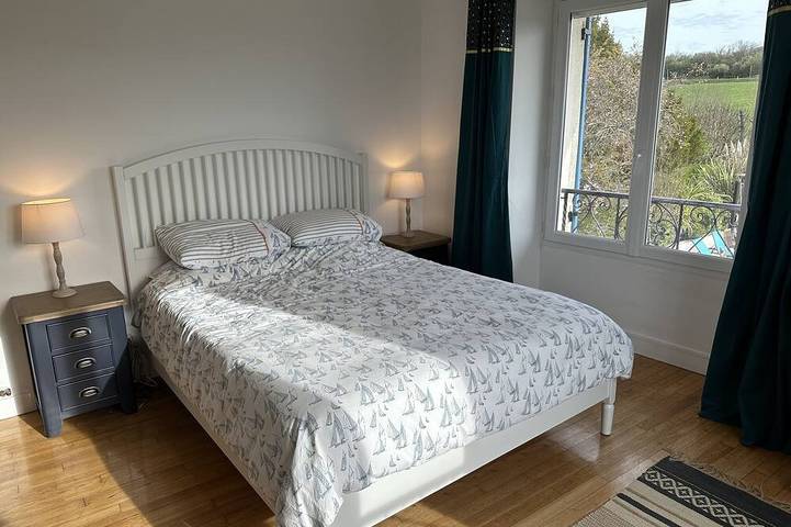 Gîte pour 8 personnes, avec jardin à Nanteuil-Auriac-de-Bourzac - 4