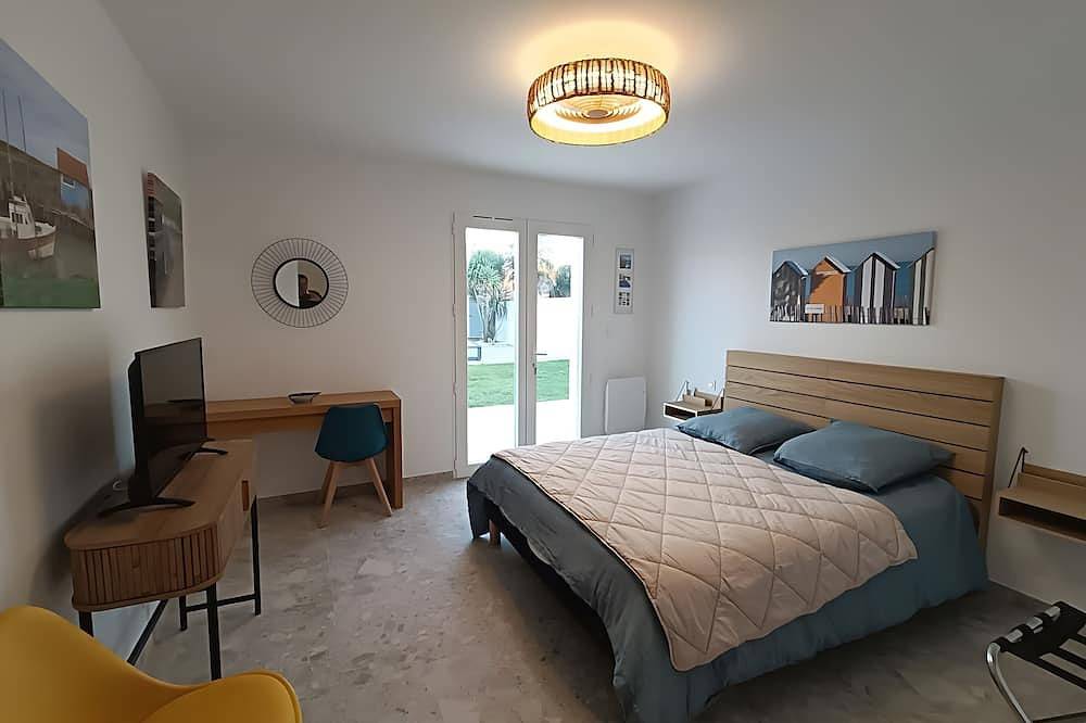 Chambre d’hôtes « Suite Les Cabanes » avec piscine partagée, jardin commun et Wi-Fi in La Brée-les-Bains, Côte de Beauté