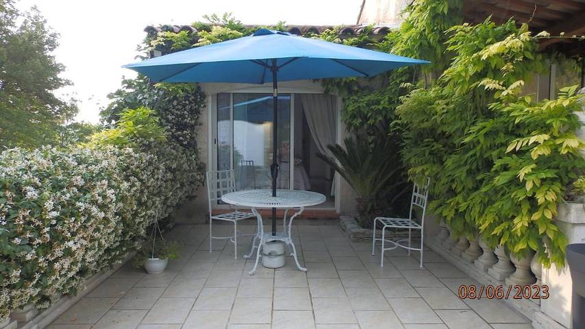Appartement de vacances pour 2 personnes, avec jardin ainsi que piscine et vue à Brignoles