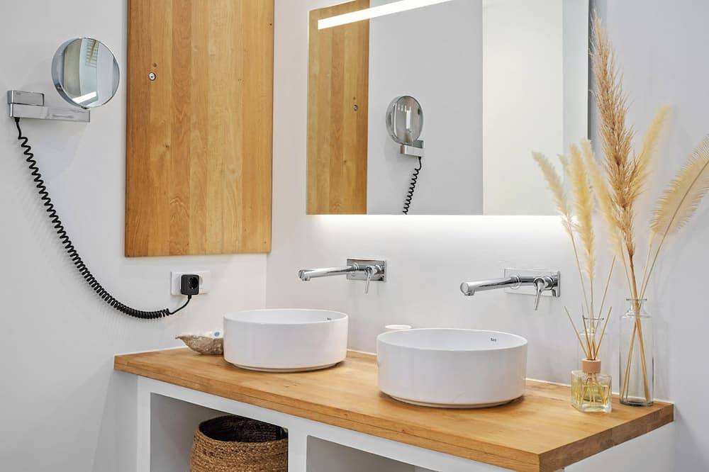 Villa La Genestière - family oasis and golfer's dream with infinity pool in Seillans, Region de Draguignan