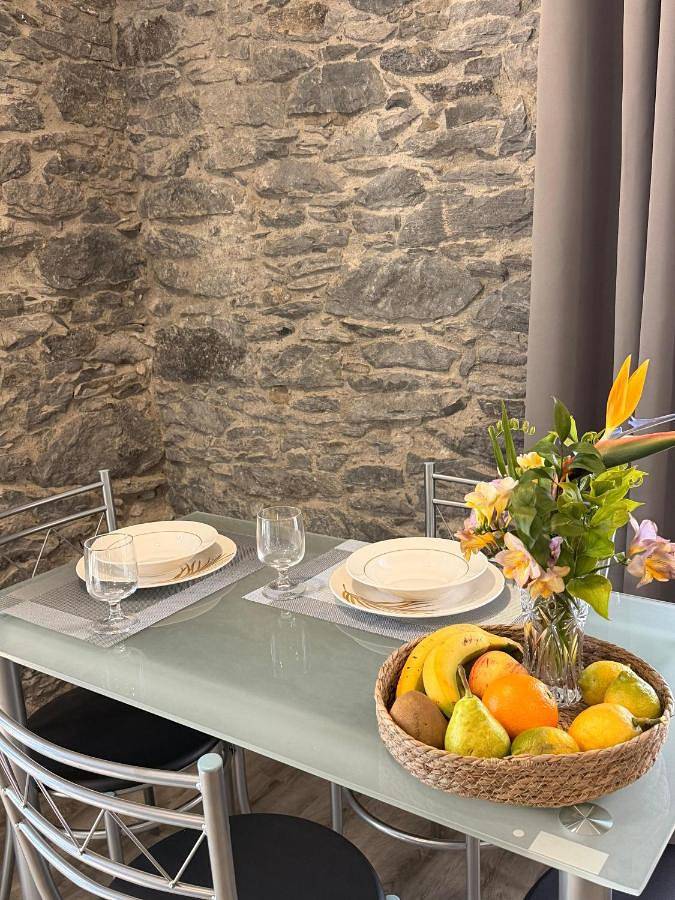 Gîte pour 2 personnes, avec jardin ainsi que terrasse et vue à Ponta Do Pargo