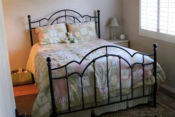 Log Cabin for 10 Guests in Lake Arrowhead, San Bernardino County, Picture 2