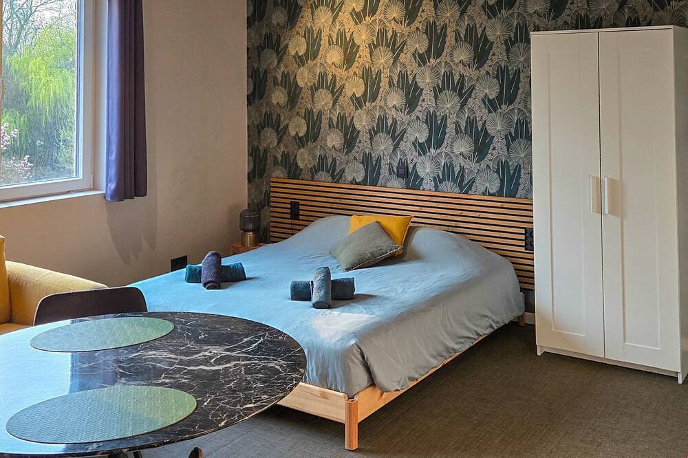 Ganze Wohnung, Studio-Strassenblick-Eigenes Badezimmer-Klassisch in Boussu, Hennegau