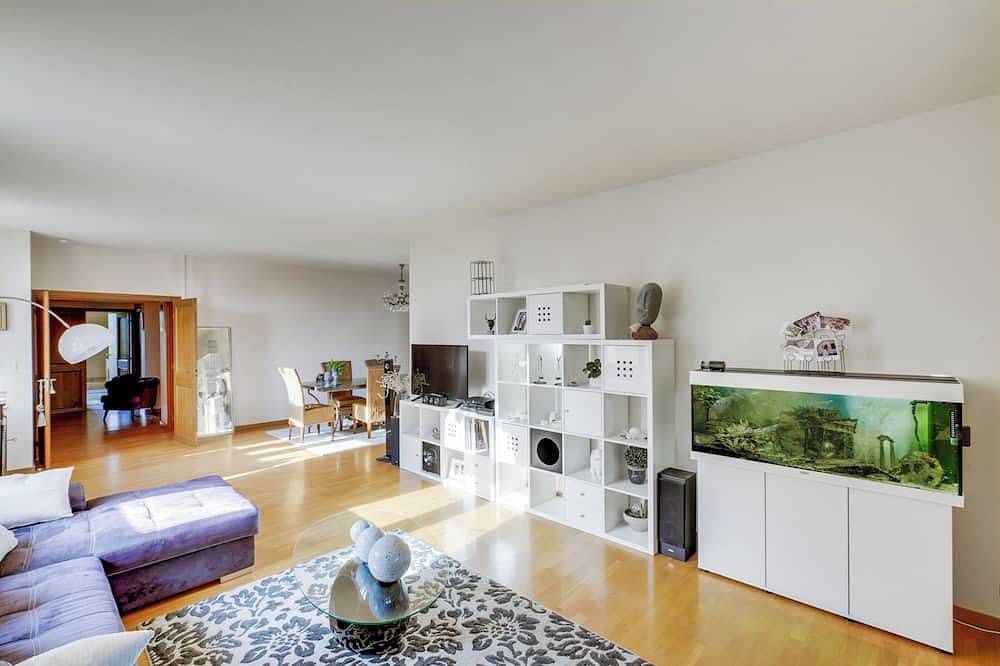 Apartamento entero, Château de Cassagne, the apartment in Le Pontet, Vaucluse