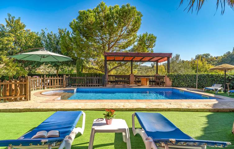Location de vacances pour 5 personnes, avec jardin ainsi que terrasse et piscine à Priego de Córdoba - 4