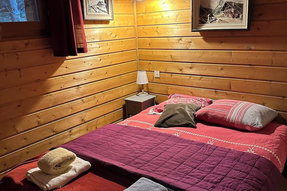 Grand chalet d'altitude, calme, proche des promenades en raquettes ou à pied in Le Biot, Région de Thonon-les-Bains
