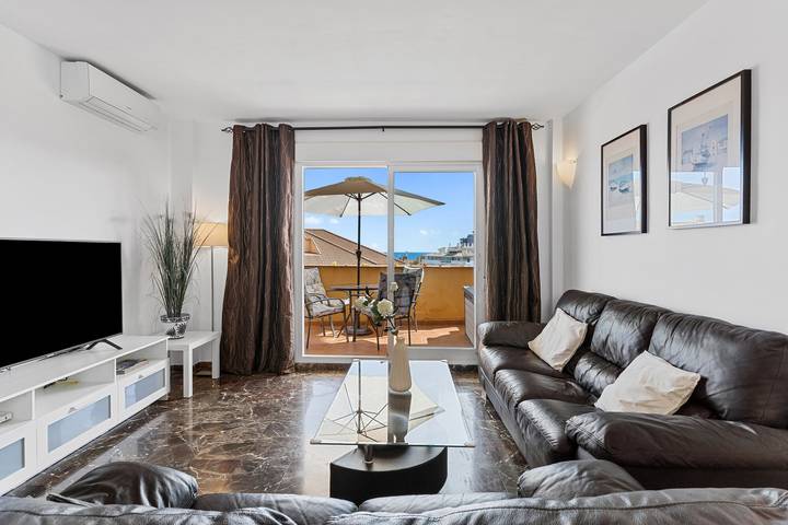 Ferienwohnung für 6 Personen, mit Balkon und Garten sowie Kinderpool in Fuengirola