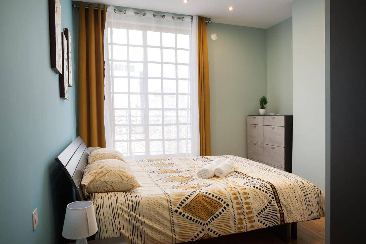 Entire Luxury Sliema Townhouse Steps from Beach in San Giljan, Malta Island
