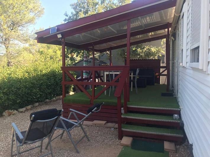 Location de vacances pour 5 personnes, avec vue ainsi que piscine et terrasse à Rocbaron - 4