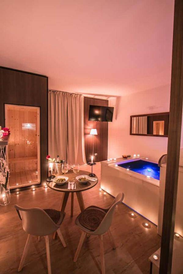 Alma Suites - Jacuzzi Livorno in Livorno, Costa degli Etruschi