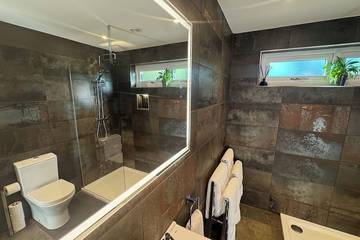 Log Cabin for 4 People in Blackpool, North West England, Photo 3