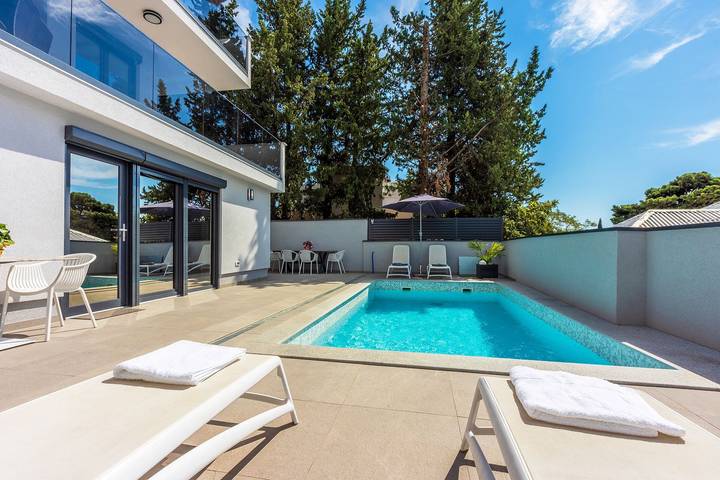 Ferienwohnung für 4 Personen, mit Balkon und Pool in Kvarner Bucht