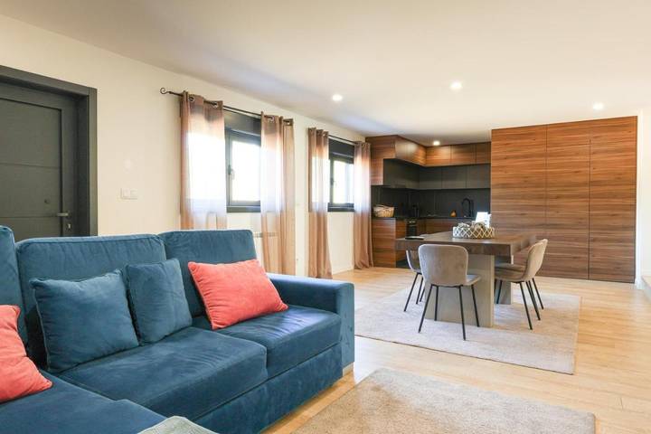 Chalet para 8 pessoas, com vista e jardim e ainda piscina, com animais de estimação em Chaves