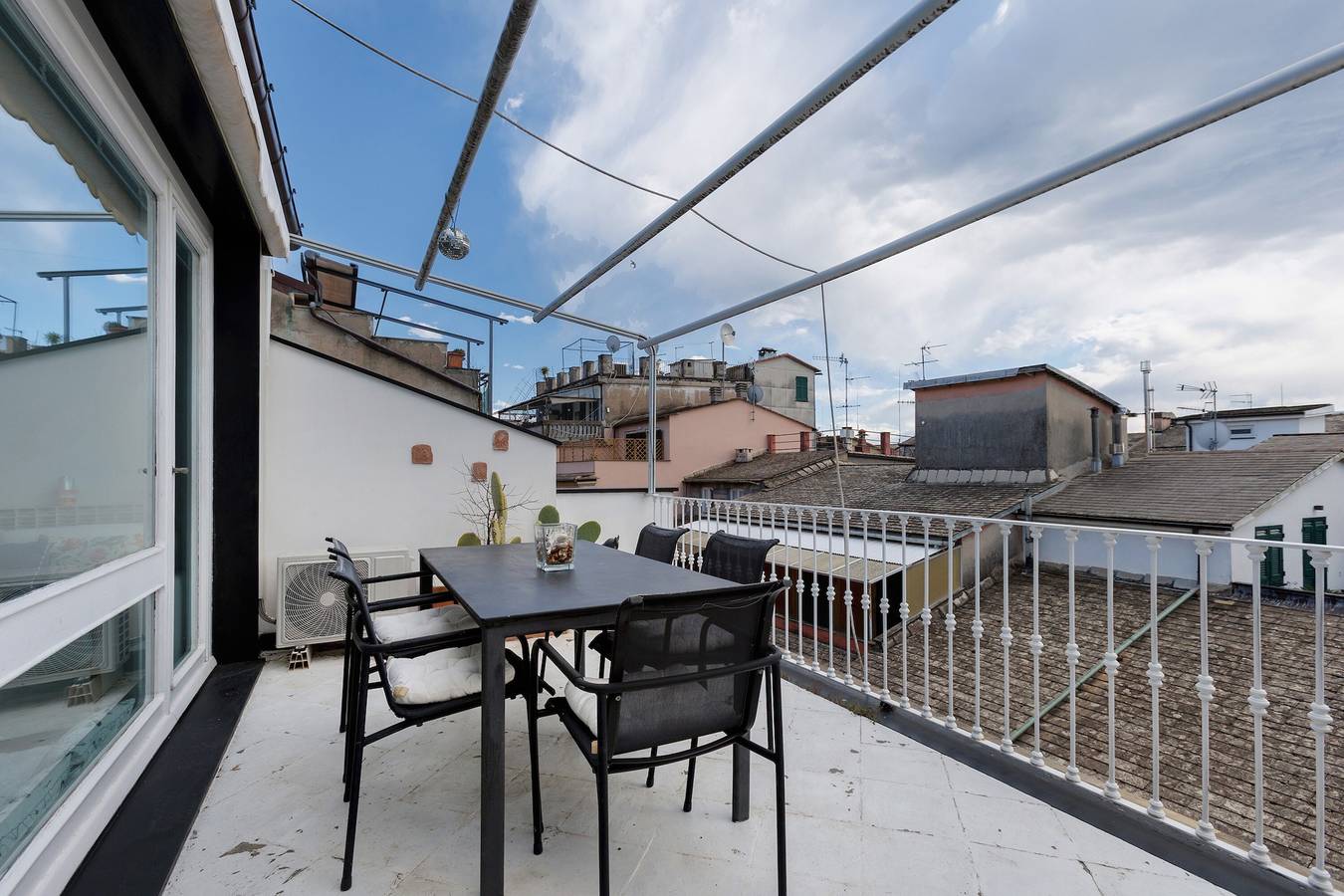 Apartamento entero, Apartamento 'Chiavari Elegante' con Terraza Privada, Balcón y Aire Acondicionado in Chiavari, Riviera di Levante